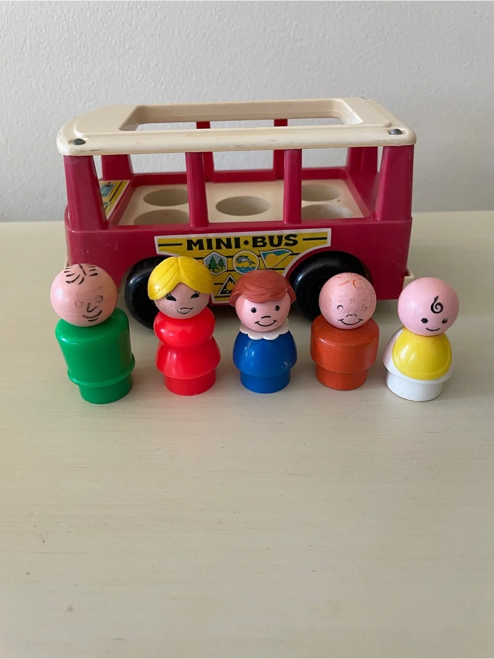 Vintage Fisher Price Play Family Mini Bus and Little People #141 1977-81 Version